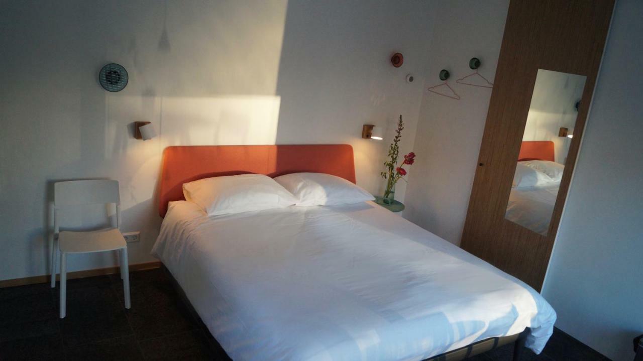 Room With A Few Amsterdam Exterior foto